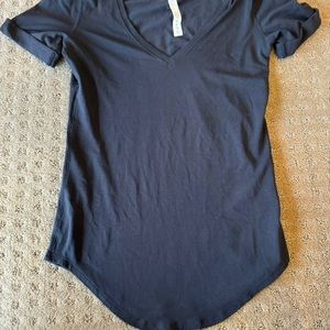Lululemon Size 2 T-Shirt